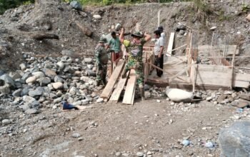Kodim 0108/Agara Percepat Pengecoran Lantai Pondasi Jembatan Perintis di Desa Jambur Mamang Aceh Tenggara