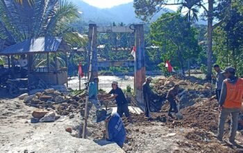 Kodim 0108/Agara lanjutkan Cor Pondasi Jembatan Gantung di Desa Kuning Abadi, Aceh Tenggara 