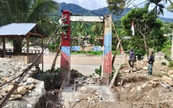 Kodim 0108/Agara Cat Pondasi Jembatan Gantung di Ds. Kuning Abadi, Aceh Tenggara