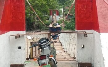 Kodim 0108/Agara Percepat Pemasangan Pagar Kawat Jembatan Gantung Perintis di Desa Buntul Kendawi, Aceh Tenggara 