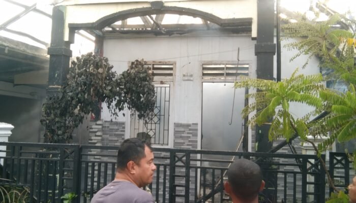 Jago Merah Amuk Rumah Warga, Atap Bangunan Ludes Terbakar