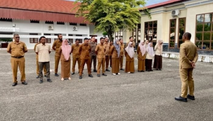 Pimpin Apel Pagi, Plt. Sekretaris DPRK Aceh Besar Tekankan Pentingnya Kedisiplinan dan Peningkatan Pelayanan