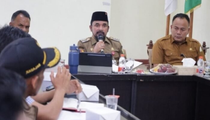 Bupati Al-Farlaky Percepat Pembangunan Huntap Serba Jadi