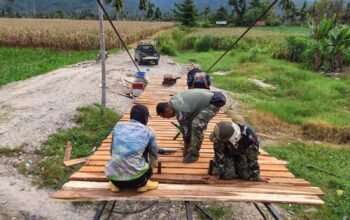 Kodim 0108/Agara mulai pasang Papan Lantai Jembatan Gantung di Kuta Ujung Agara