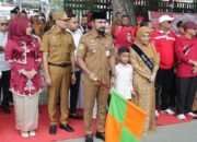 Bupati Al-Farlaky Lepas Pawai Karnaval HUT RI di Idi, Berlangsung Meriah
